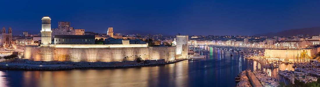 Le Vieux-Port de Marseille, la nuit