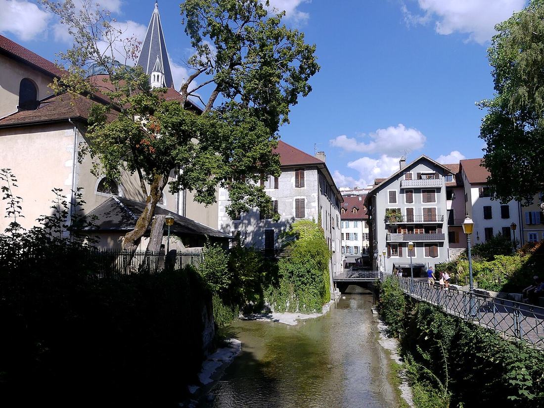Le canal Notre-Dame à Annecy, en été